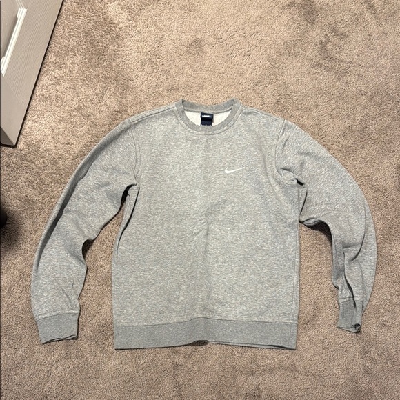 Nike Men's Light Gray Crewneck Sweater - Picture 1 of 3